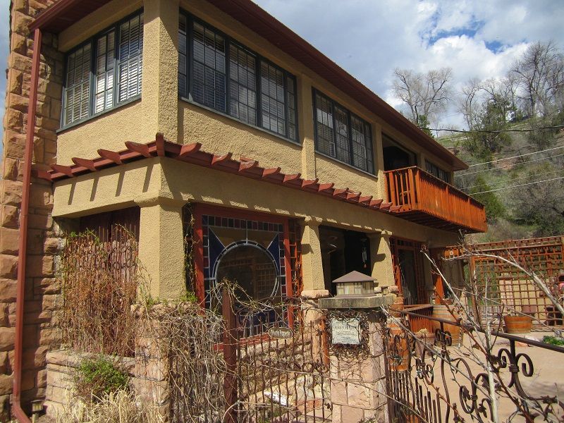 FlatIron Historic Sandstone Inn: 745 N River St, Hot Springs, SD 57747